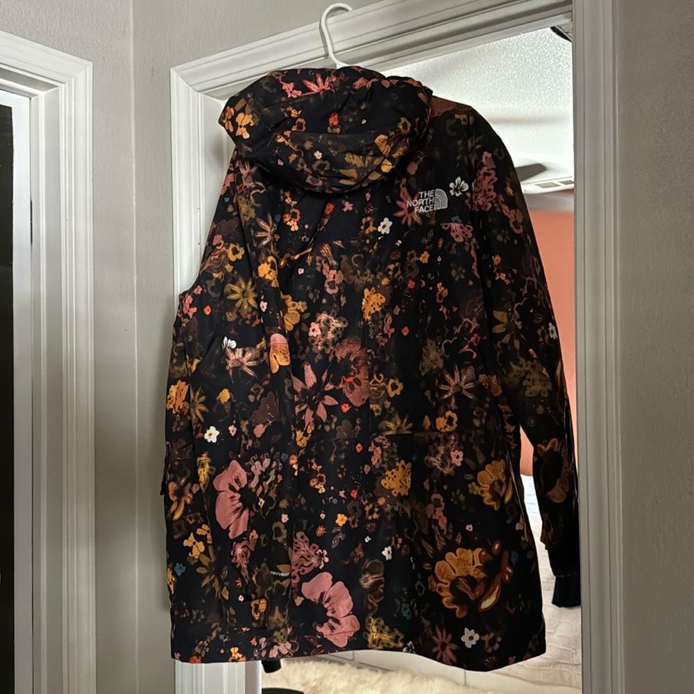 The North Face Goldmill Parka Black Flower Snow Jacket.